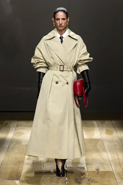 Look 9